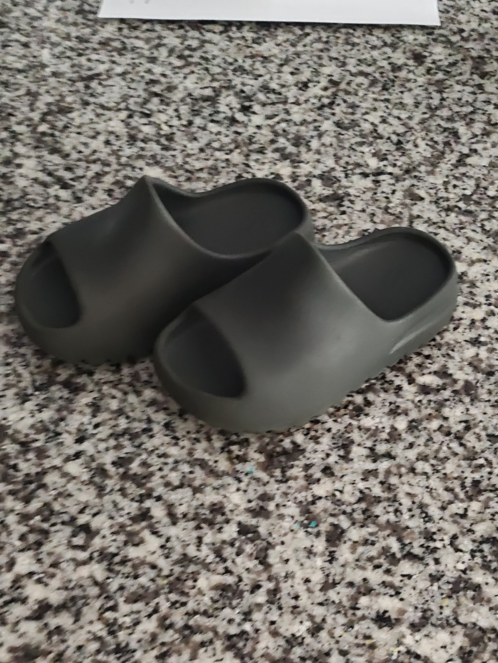 Yeezy Kids Slides Black Size 12k